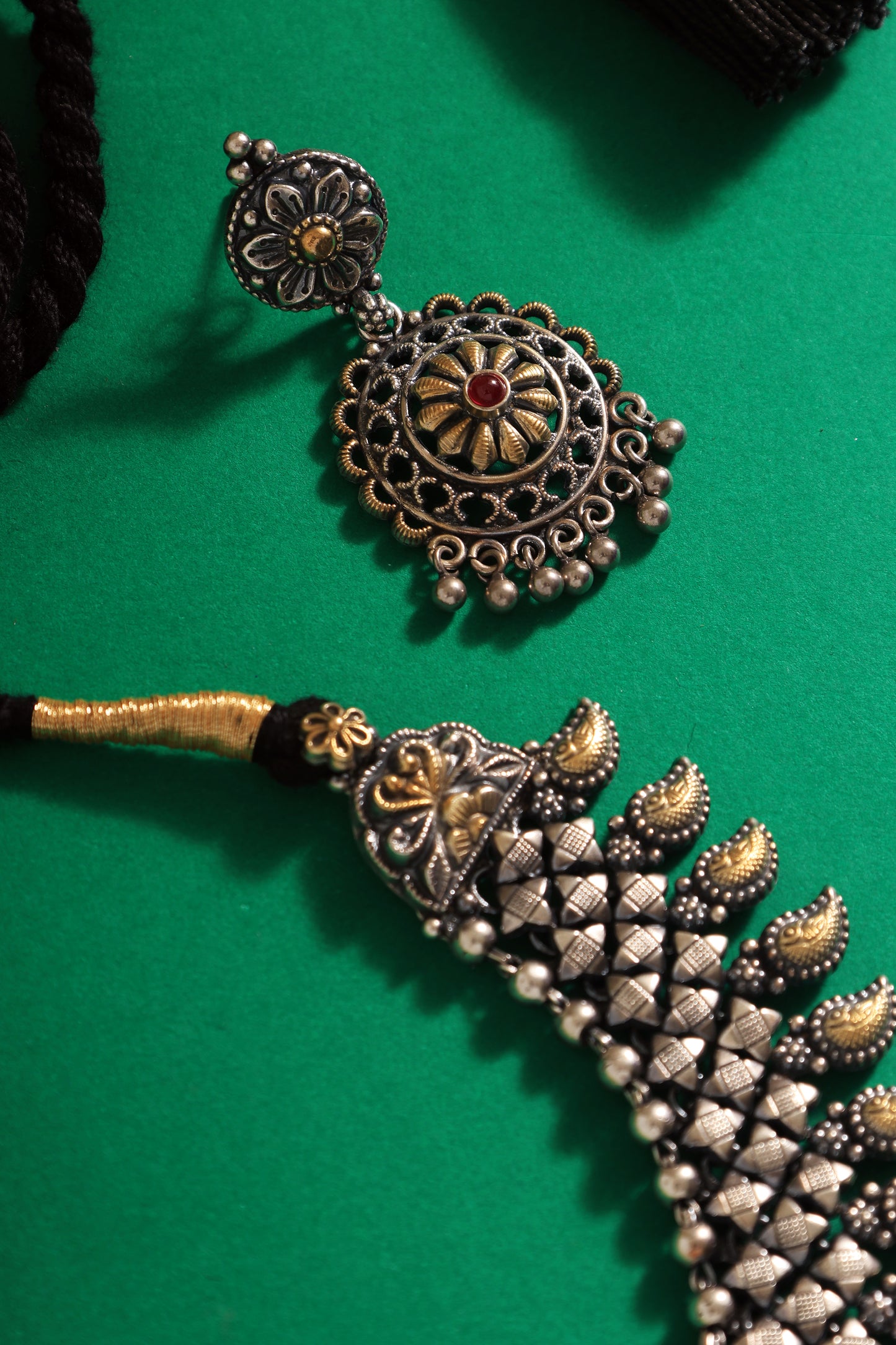 Dual Tone Paisley Necklace Set