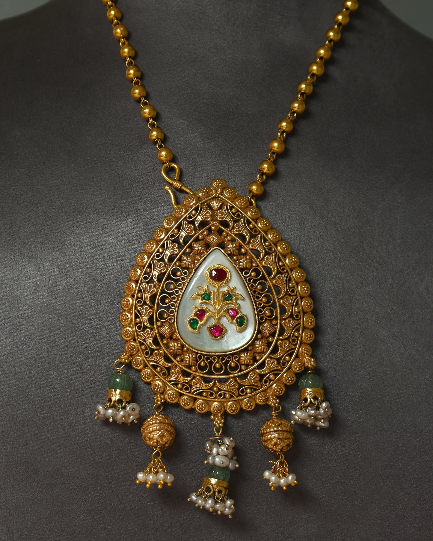 Handcrafted Necklace in 92.5 Silver with Mother of Pearl, Kundan