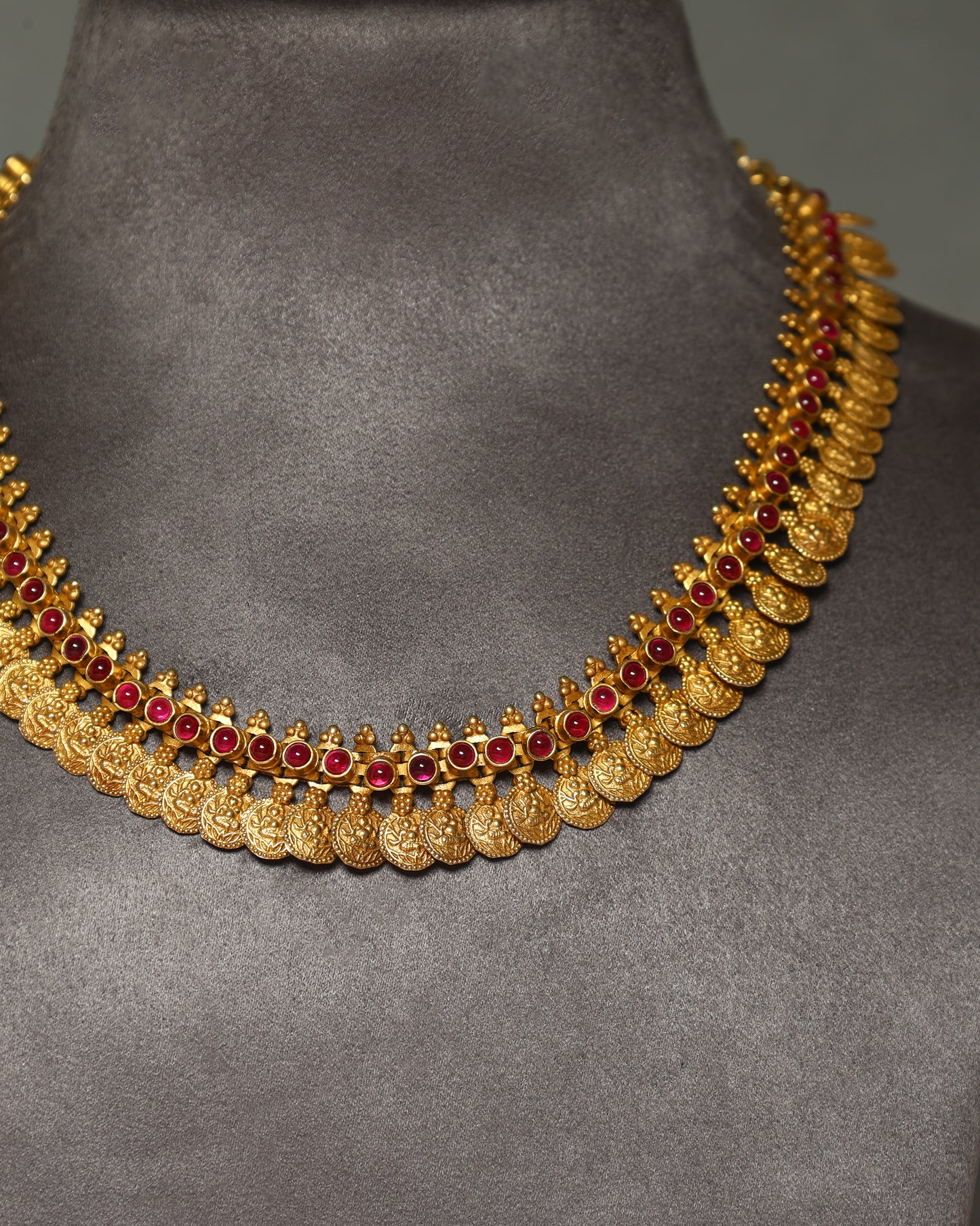 Handcrafted Necklace in 92.5 Silver with Kempstones