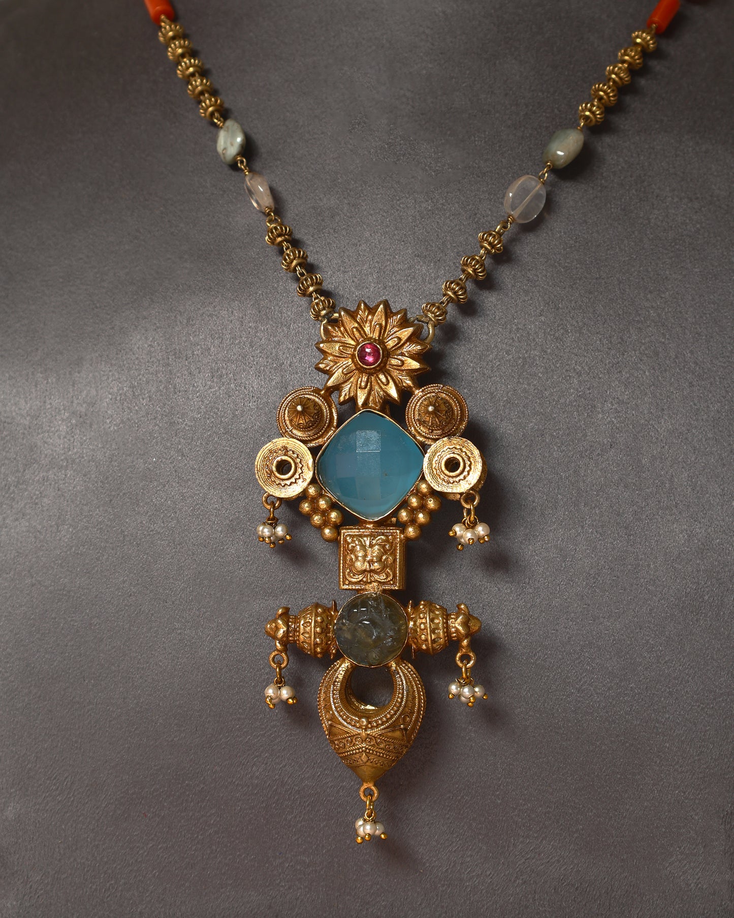 Handcrafted Necklace in 92.5 Silver with Calcedonia, Pearls