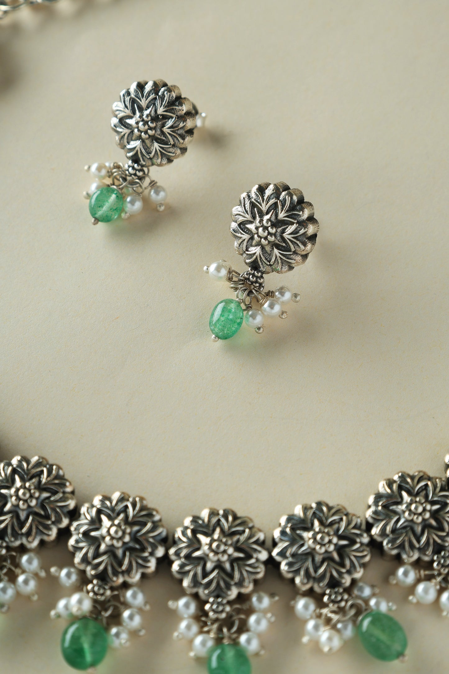 Silver Floral Onyx Pearls Necklace Set