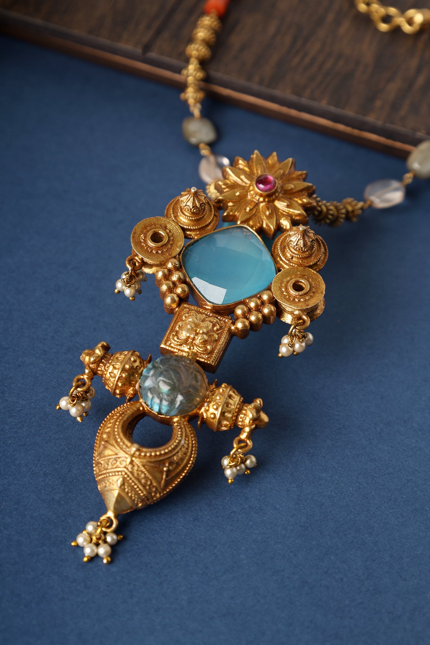 Calcidonia Pendant Necklace