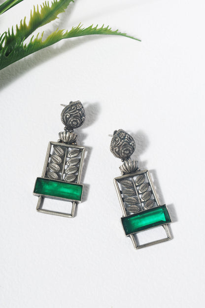 Green Leaf Kempstone Long Earrings