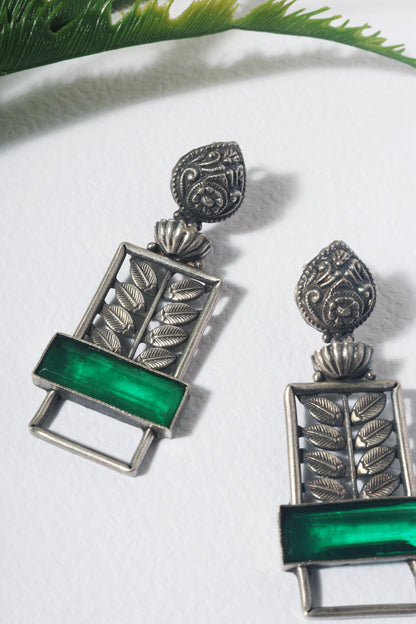 Green Leaf Kempstone Long Earrings